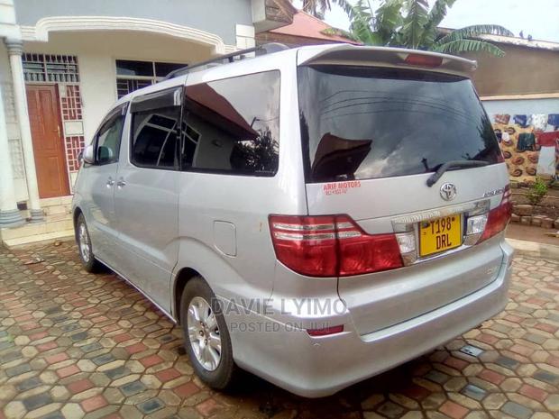 Toyota Alphard 2005 Silver