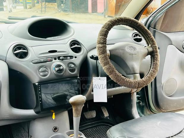 Toyota Vitz 2002 Blue