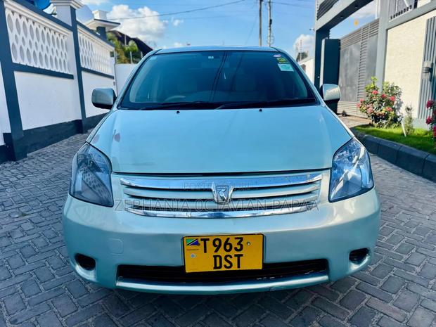 Toyota Raum 2004 Blue