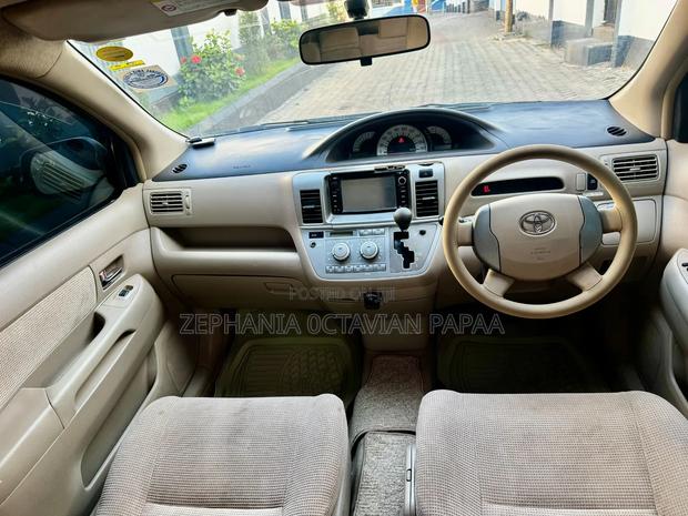 Toyota Raum 2004 Blue