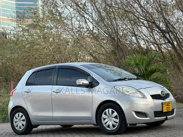 Toyota Vitz 2005 Blue