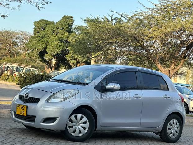 Toyota Vitz 2005 Blue