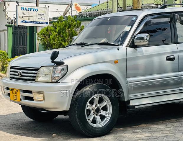 Toyota Land Cruiser Prado 2001 Silver