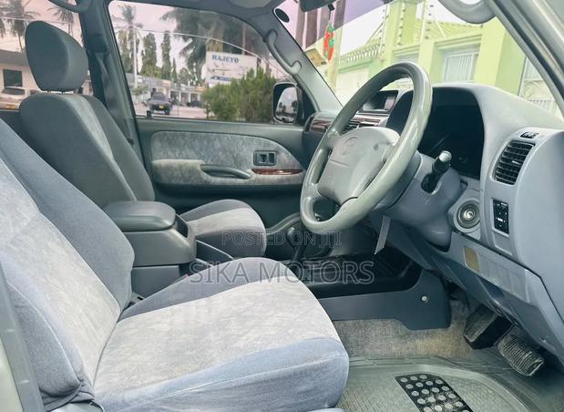 Toyota Land Cruiser Prado 2001 Silver