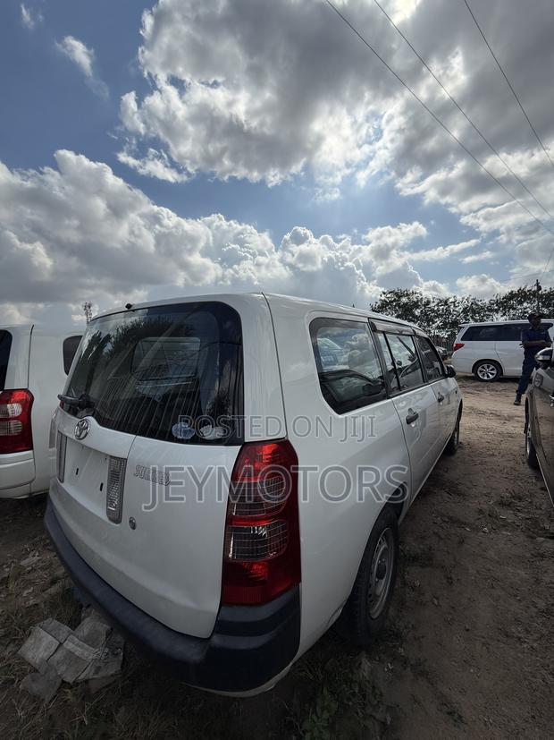 Toyota Probox 2006 White