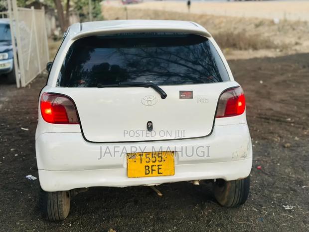 Toyota Vitz 2002 White