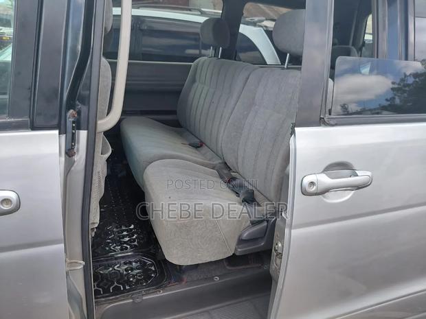 Toyota Noah 2001 Silver