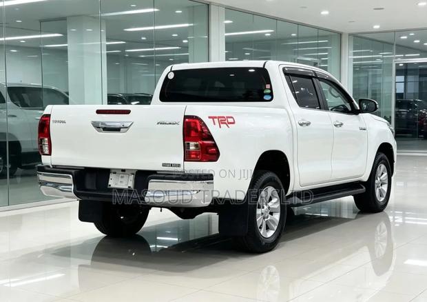 Toyota Hilux 2018 Off white