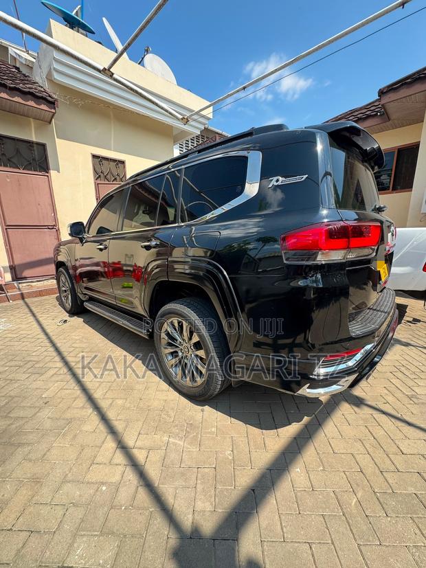 Toyota Land Cruiser 2023 Black