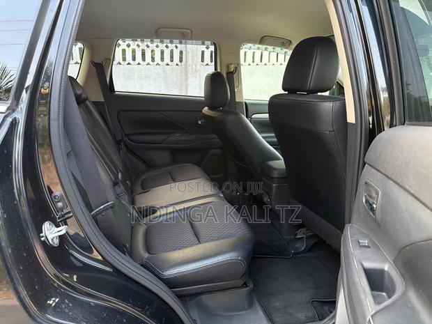 Mitsubishi Outlander 2013 Black