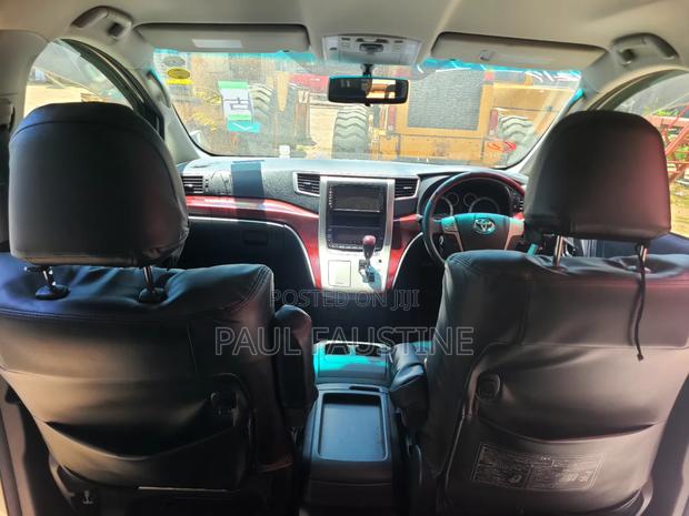 Toyota Alphard 2010