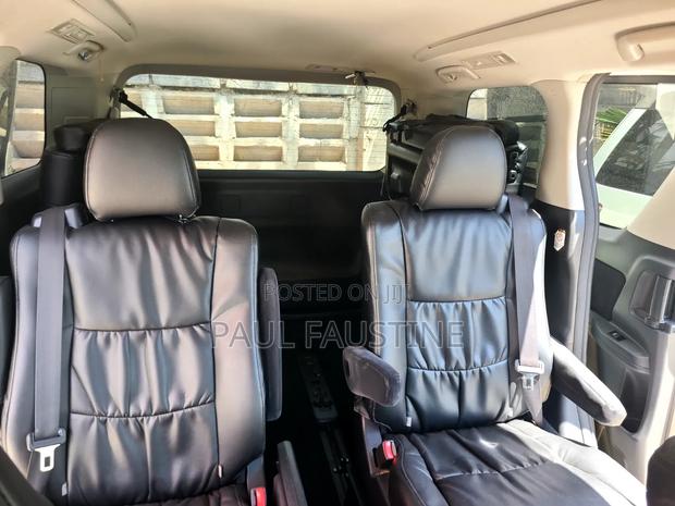 Toyota Alphard 2010