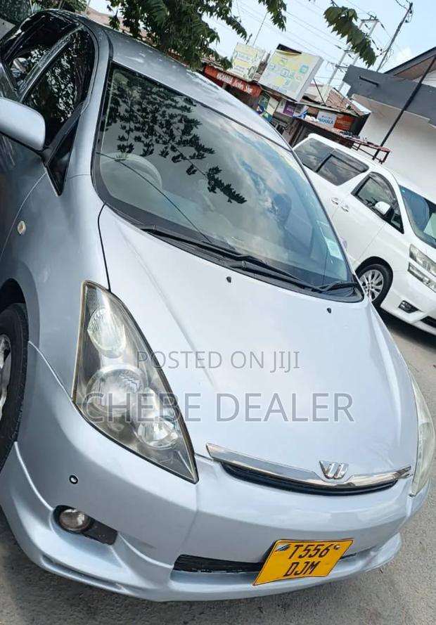 Toyota Wish 2004 Silver