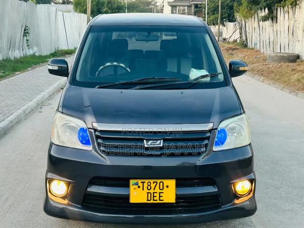 Toyota Noah 2005 Black