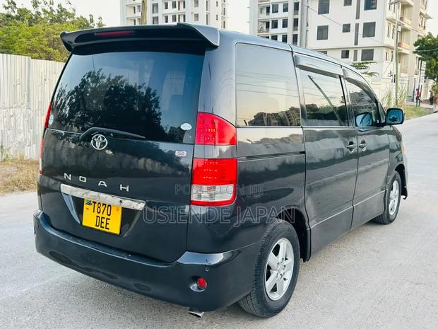 Toyota Noah 2005 Black