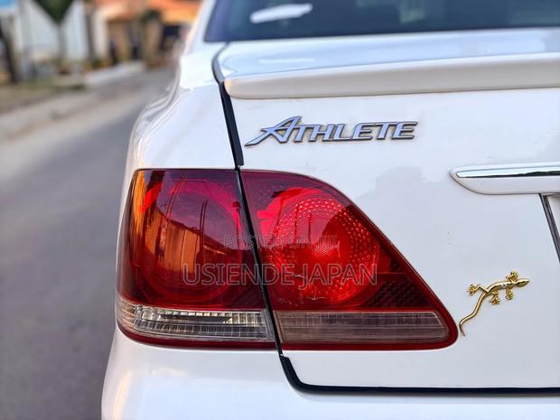 Toyota Crown Royale 2005 White