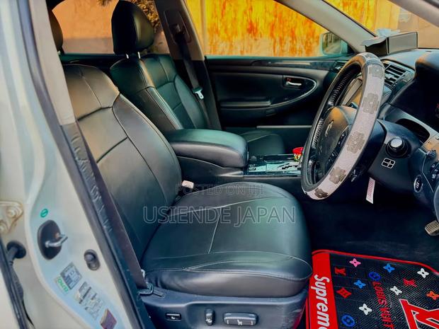 Toyota Crown Royale 2005 White