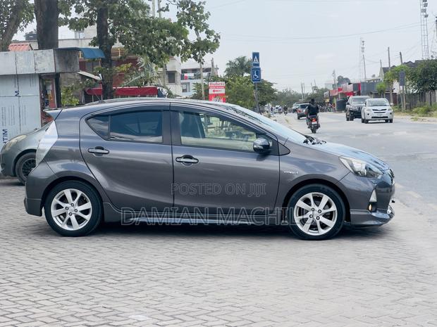 Toyota Aqua 2014 Gray