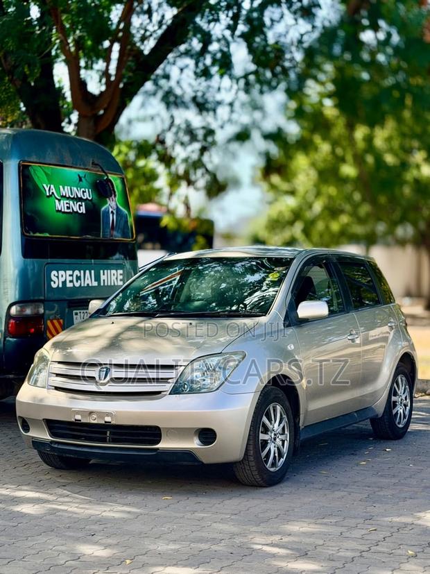 Toyota IST 2003 Gold