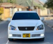 Toyota Crown Royale 2005 White for sale