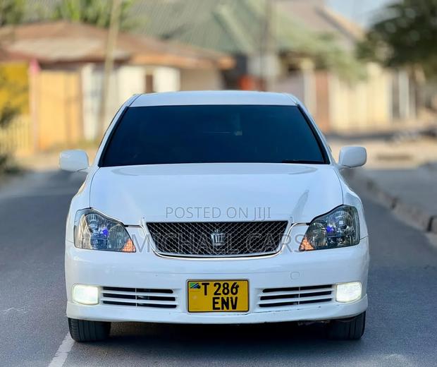 Toyota Crown Royale 2005 White