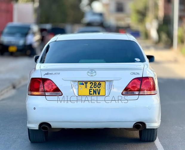 Toyota Crown Royale 2005 White