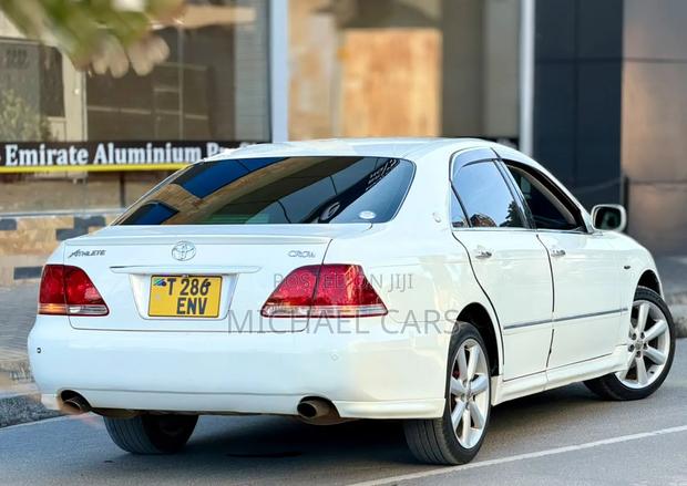 Toyota Crown Royale 2005 White