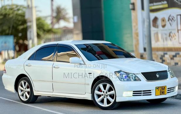 Toyota Crown Royale 2005 White