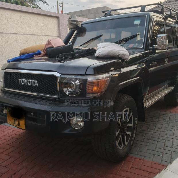 Toyota Land Cruiser 79 Series 2000 Gray