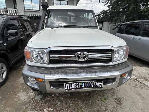 Toyota Land Cruiser 76 Series 2011 White