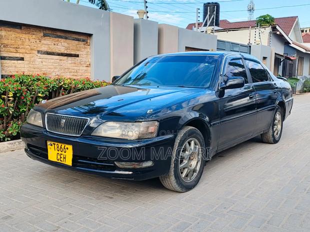 Toyota Cresta 2003 Black