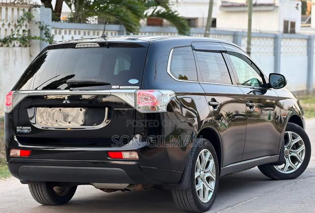 Mitsubishi Outlander 2013 Black