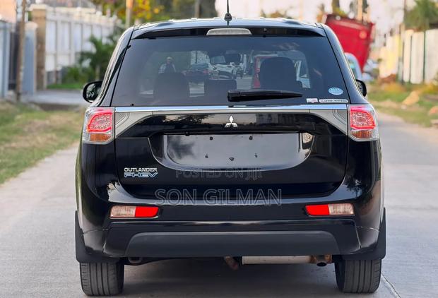 Mitsubishi Outlander 2013 Black