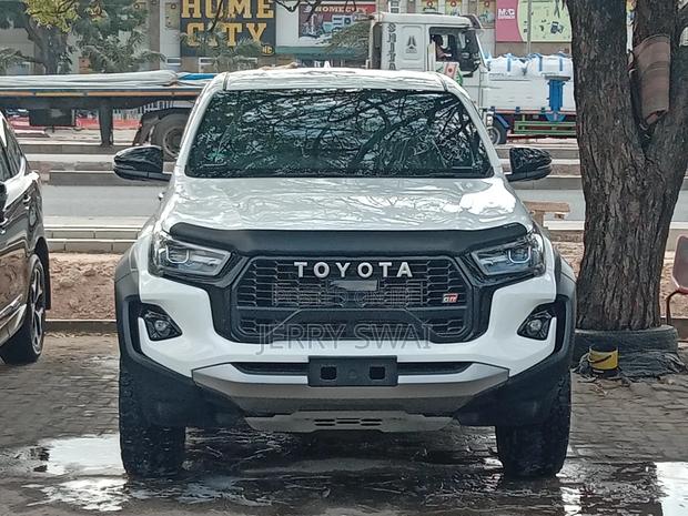 Toyota Land Cruiser 2023 White