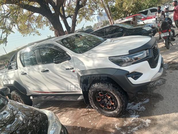 Toyota Land Cruiser 2023 White