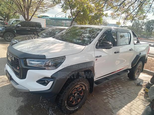 Toyota Land Cruiser 2023 White