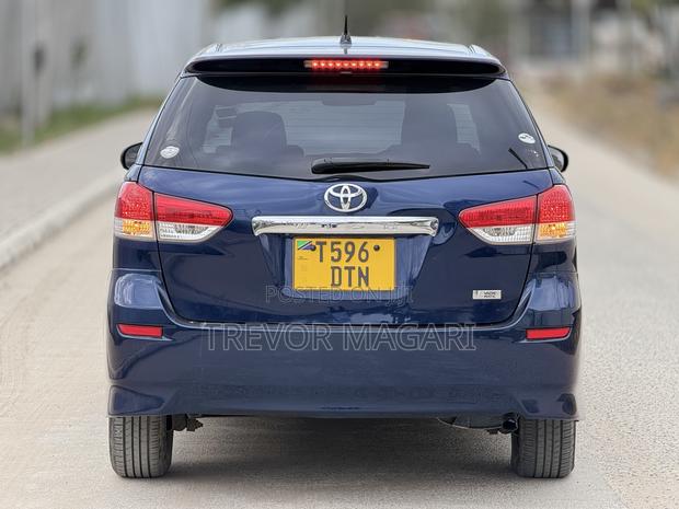 Toyota Wish 2010 Blue