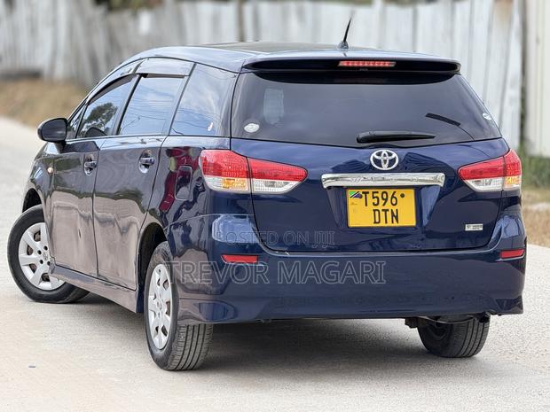 Toyota Wish 2010 Blue