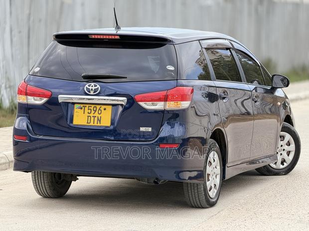 Toyota Wish 2010 Blue