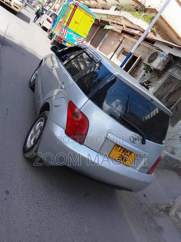 Toyota IST 2004 Silver