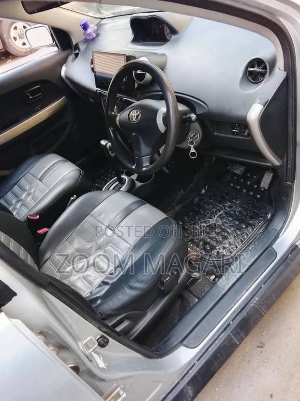 Toyota IST 2004 Silver