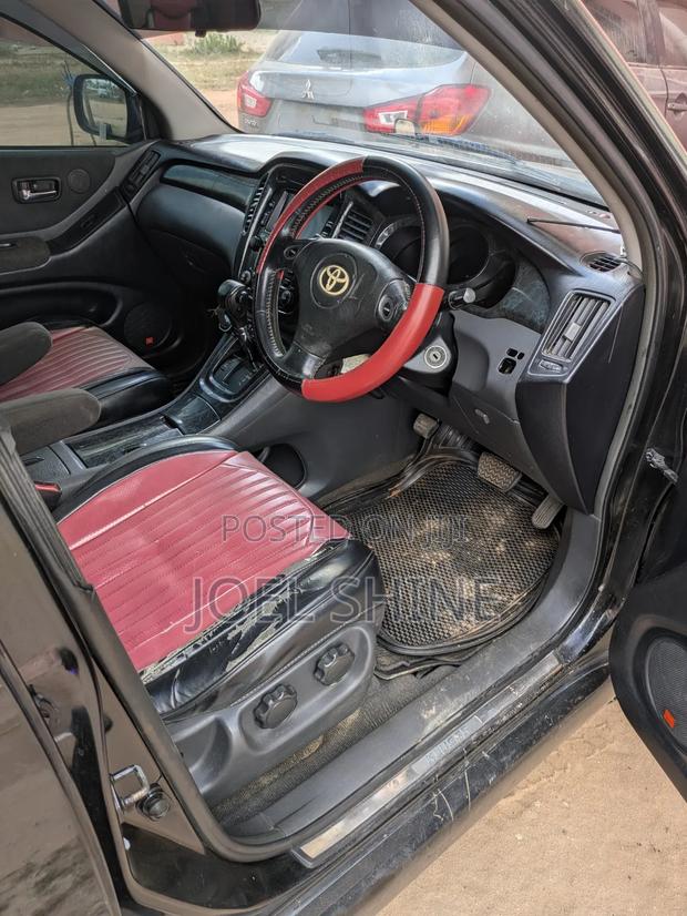 Toyota Kluger 2002 Black