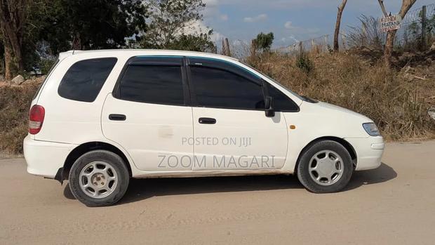 Toyota Corolla Spacio 2000 White