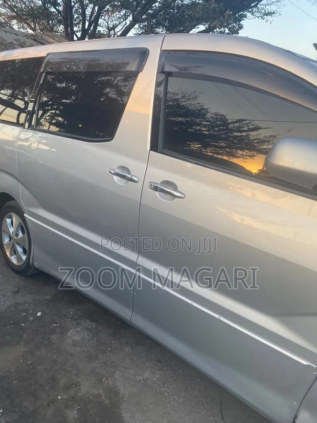 Toyota Alphard 2005 Silver