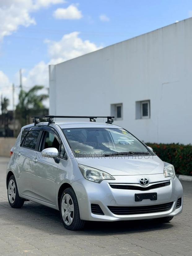 Toyota Ractis 2011 Silver