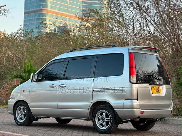 Toyota Noah 2003 Silver