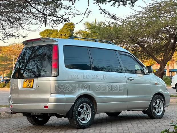 Toyota Noah 2003 Silver