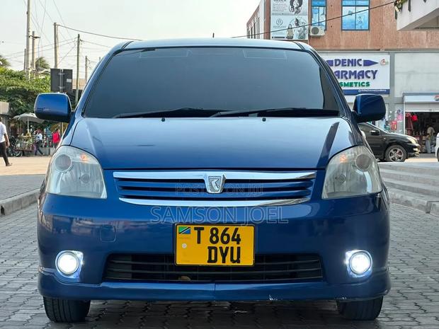 Toyota Raum 2004 Blue