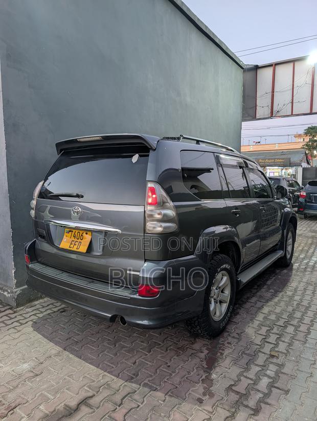 Toyota Land Cruiser Prado 2005 Gray
