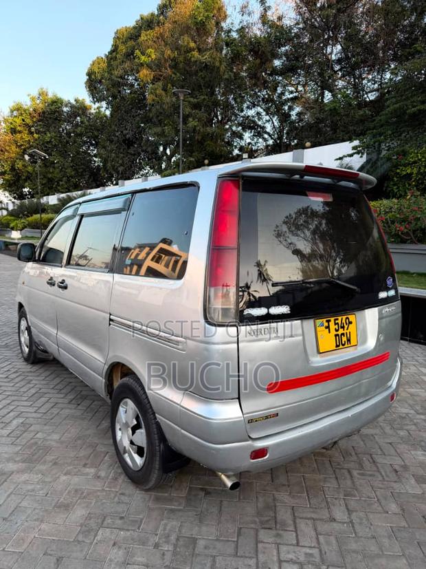 Toyota Noah 2001 Silver
